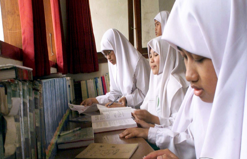 How A Growing Number Of Muslim Cleric Women Are Challenging Traditional Narratives 