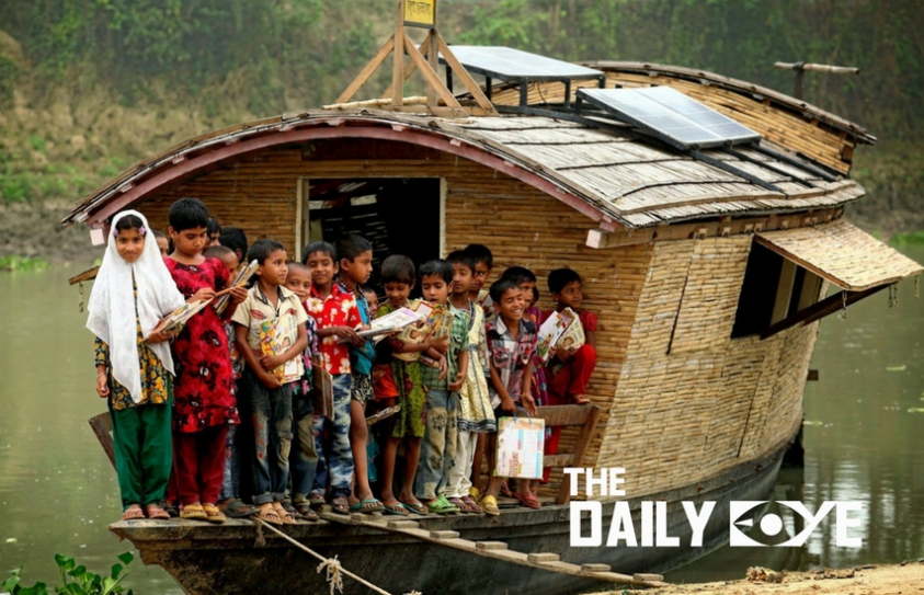 Floating Schools bring Classrooms to Children